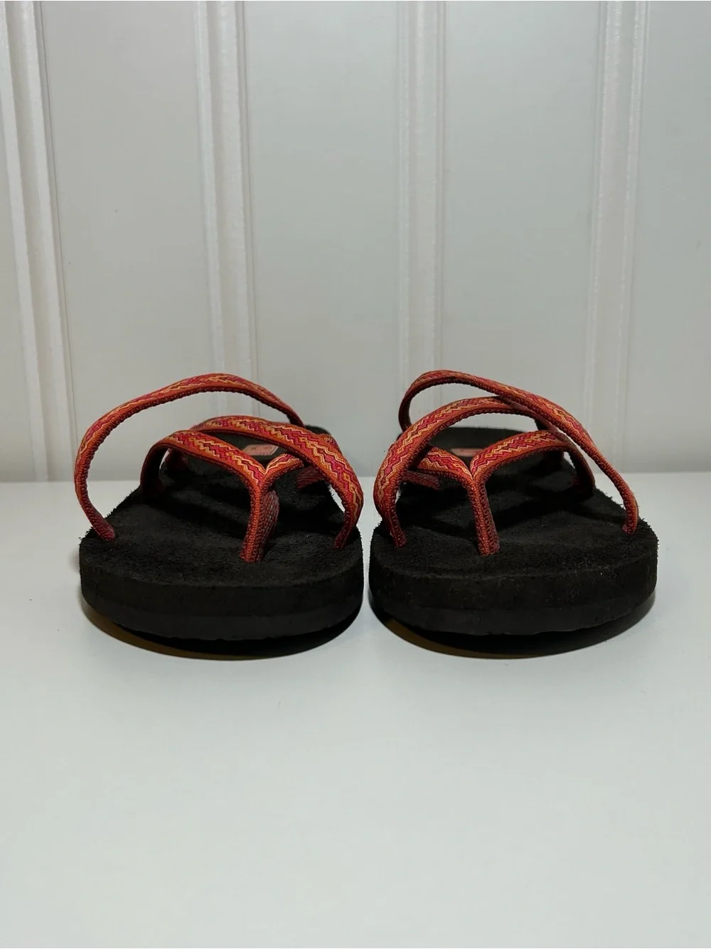 Teva olowahu strappy Women's Black Sandals with Red-Orange Patterned Straps